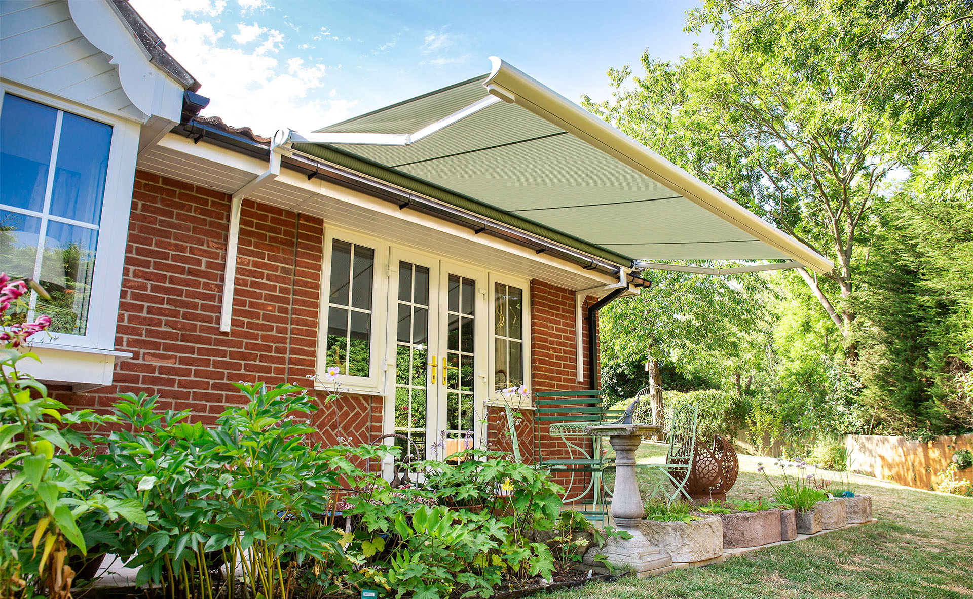 Outdoor Living Pods | Garden Living Spaces | Leamington Blinds