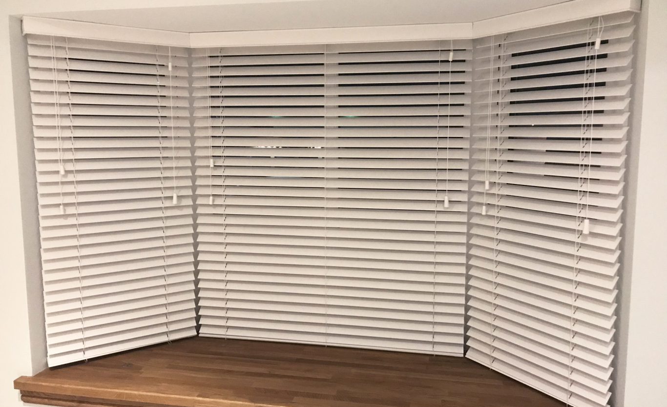 Venetian bay window blinds