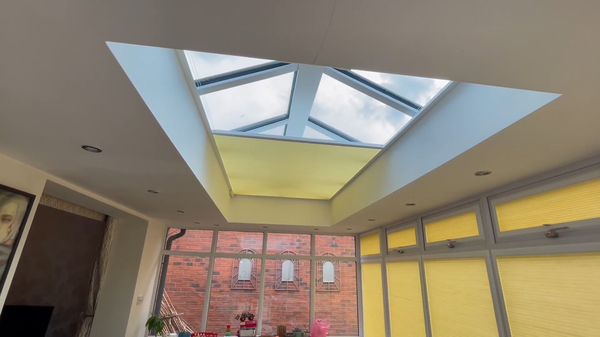 Roof lantern blinds